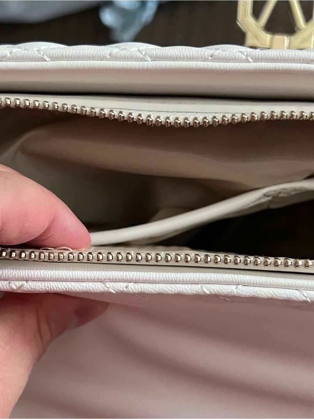 Valentino by Mario Valentino Margaritas White Quilted Chain Shoulder Bag - Picture 14 of 15